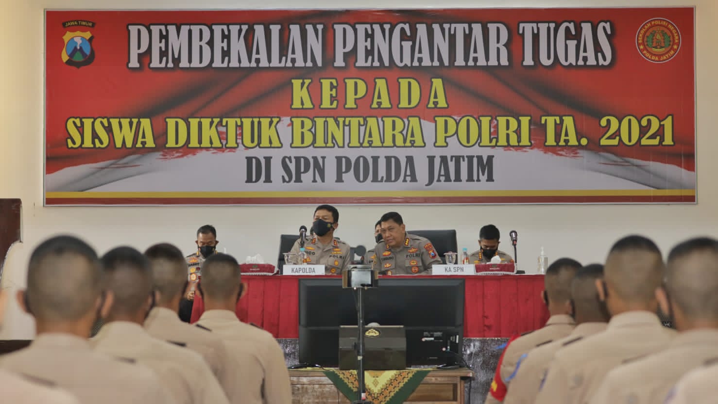 Kapolda Jawa Timur Irjen Pol Nico Afinta memberikan pembekalan pengantar tugas, dan motivasi Siswa Diktuk Bintara Polri dan Dikmaba TNI AD