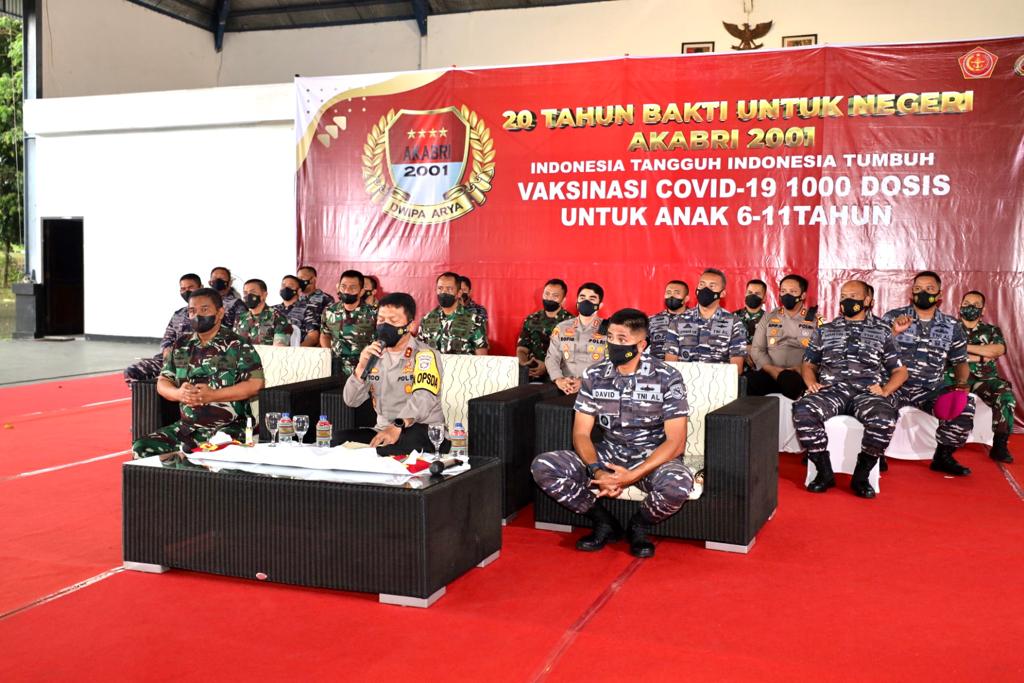 Kapolda Jatim menghadiri vaksinasi untuk anak, yang digelar dalam rangka 20 tahun 'Bakti Untuk Negeri AKABRI Angkatan 2001'