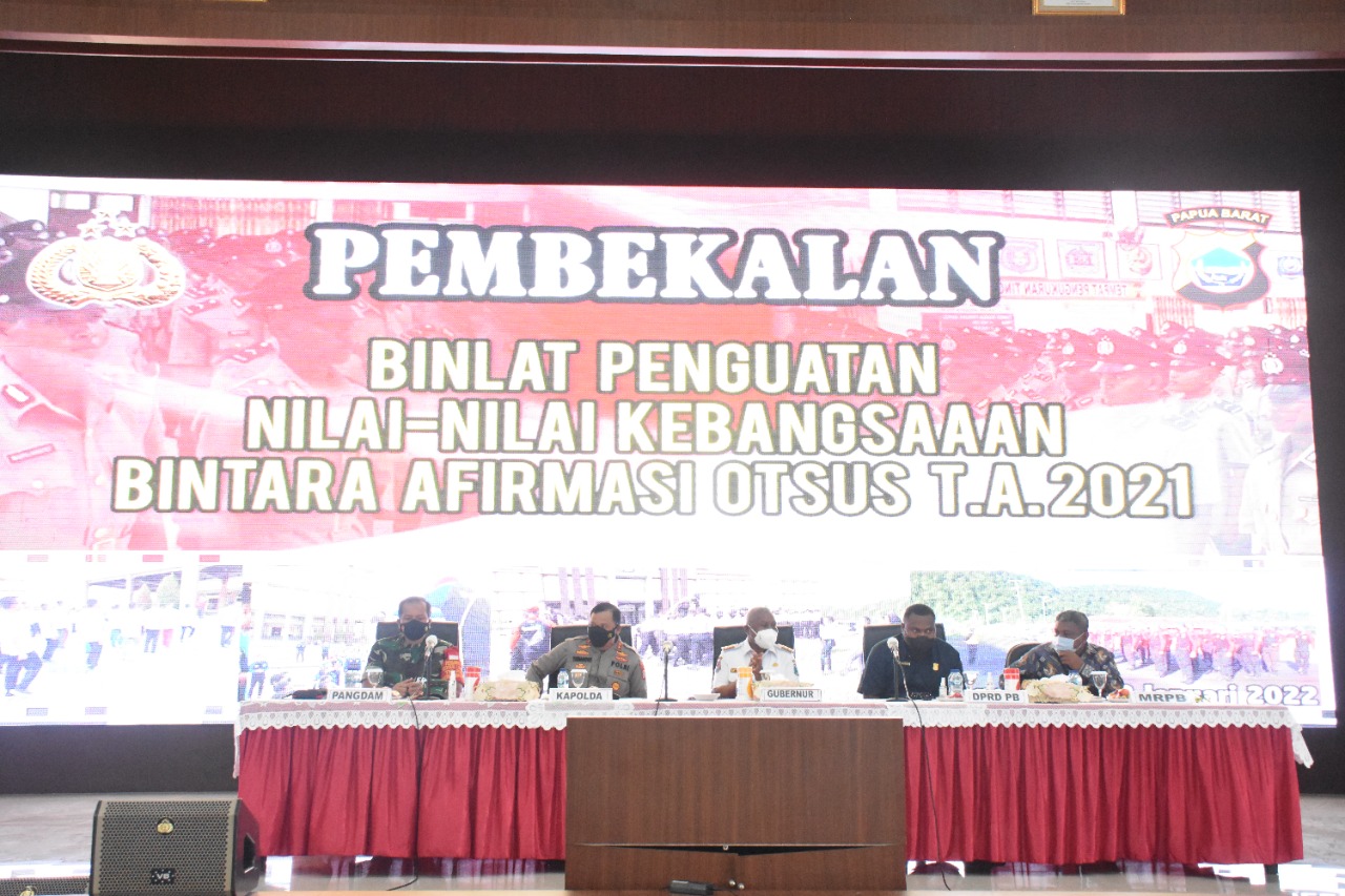 Pangdam XVIII/Kasuari, Mayjen TNI I Nyoman Cantiasa, S.E., M.Tr.(Han)., memberikan pembekalan pembinaan dan latihan nilai-nilai kebangsaan