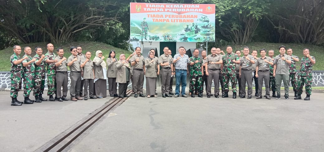 Pertemuan Rektor dan para Staf Universitas Jenderal Achmad Yani di Laboratorium Dislitbangad merupakan wahana membangun kemitraan strategis
