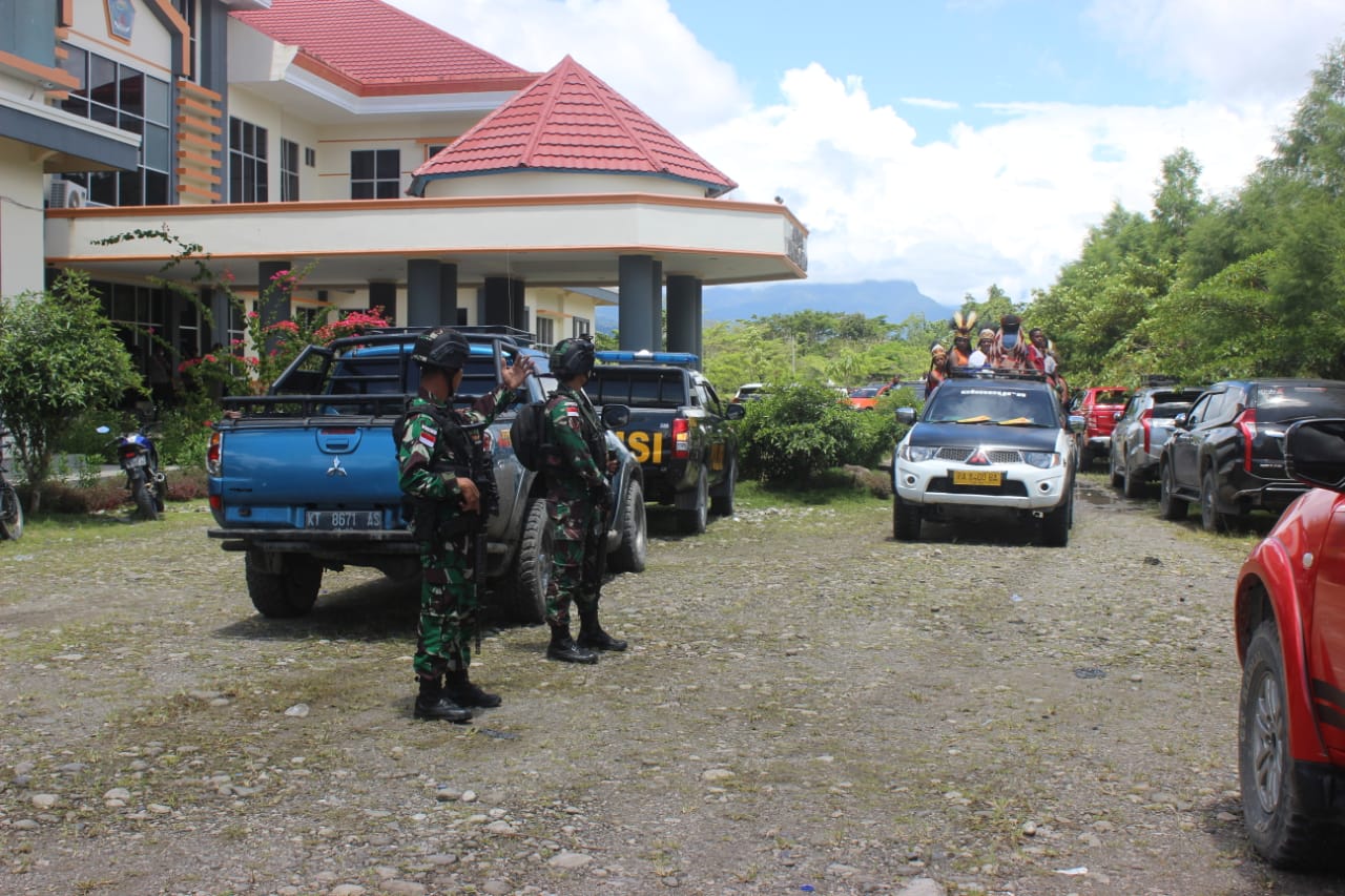 Penyambutan Bupati dan Wakil Bupati terpilih di Kab. Yalimo, kedua pasangan yang telah dilantik tersebut disambut