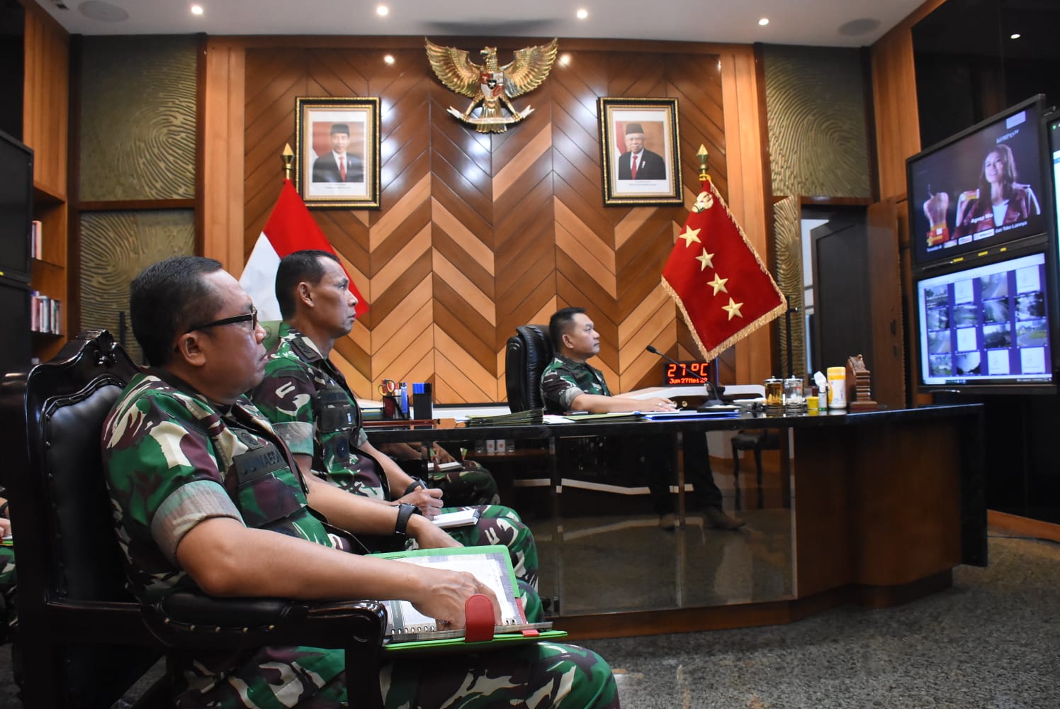Kepala Staf Angkatan Darat (Kasad) Jenderal TNI Dudung Abdurachman S.E, M.M., memberikan apresiasi kepada para Pangdam