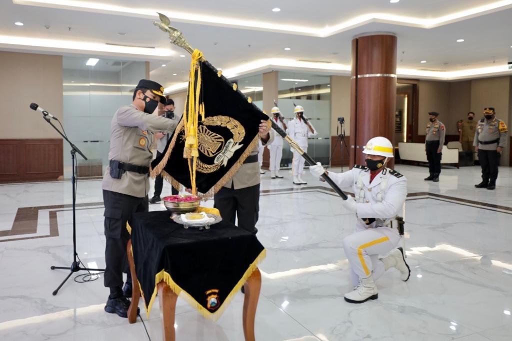 Kapolda Jawa Timur, Irjen Pol Nico Afinta memimpin upacara pemuliaan nilai-nilai luhur Tribrata, Pataka Polda Jatim
