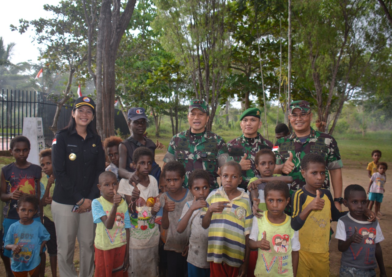 Danrem 174/ATW Merauke Dampingi Pangkogabwilhan III Kunjungi Perbatasan RI-PNG  Kabupaten Merauke