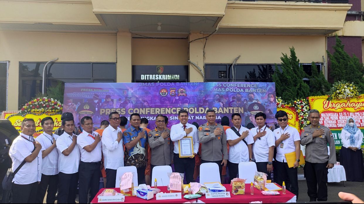 Polda Banten mendapat persembahan kado istimewa berupa kinerja bagi masyarakat dengan keberhasilan Ditresnarkoba Polda Banten beserta Satresnarkoba Polresta Tangerang