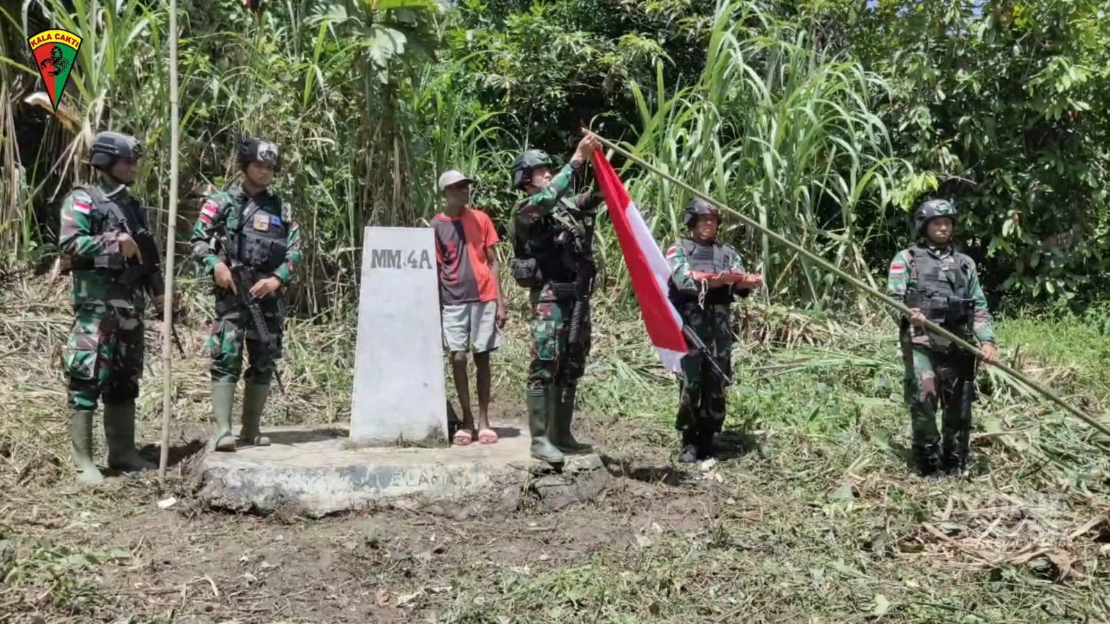 Satgas Yonif 126/KC yang dipimpin langsung oleh Dansatgas Yonif 126/KC Letkol Inf Dwi Widodo, S.H., M.Han. melaksanakan Patroli Patok