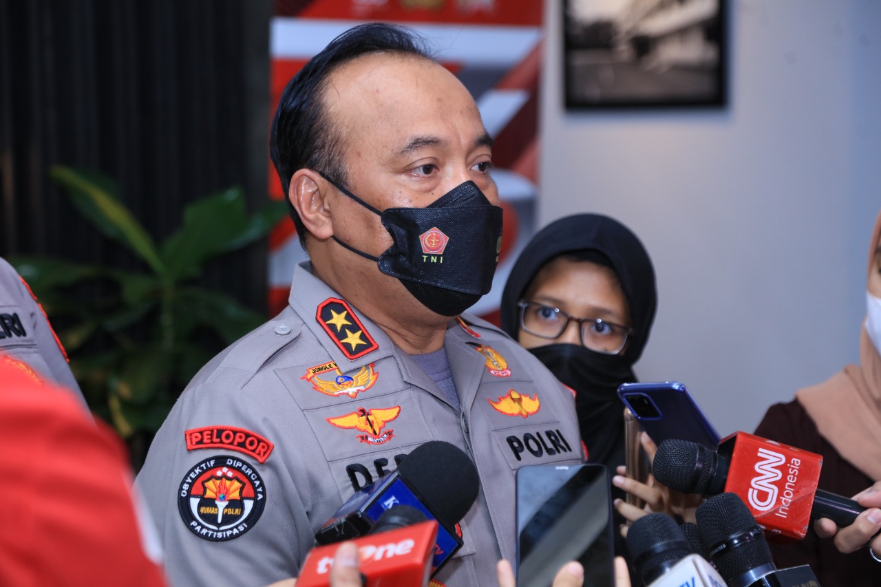 Penyidik tim khusus Polri melakukan pemeriksaan perdana terhadap Irjen Ferdy Sambo sebagai tersangka kasus dugaan pembunuhan Brigadir J (Foto Ket. Kadiv Humas Polri Irjen Dedi Prasetyo)