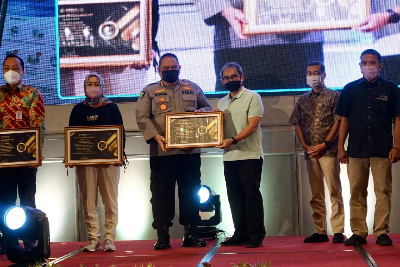 Polda Jatim telah menerima Top 10 Penghargaan dari BPJS Kesehatan atas pelaksanaan Organization Social Responsibility