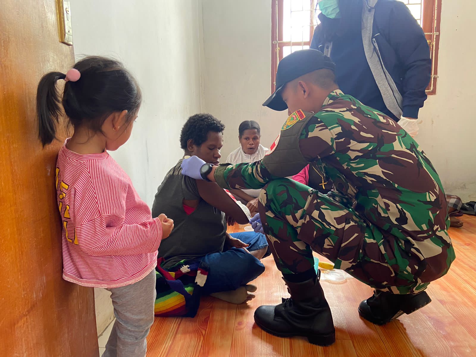 Satgas Pamtas Yonif Raider 142/KJ mengikuti kegiatan penerapan pelayanan 1000 Hari Pertama Kehidupan (HPK) kepada masyarakat Papua