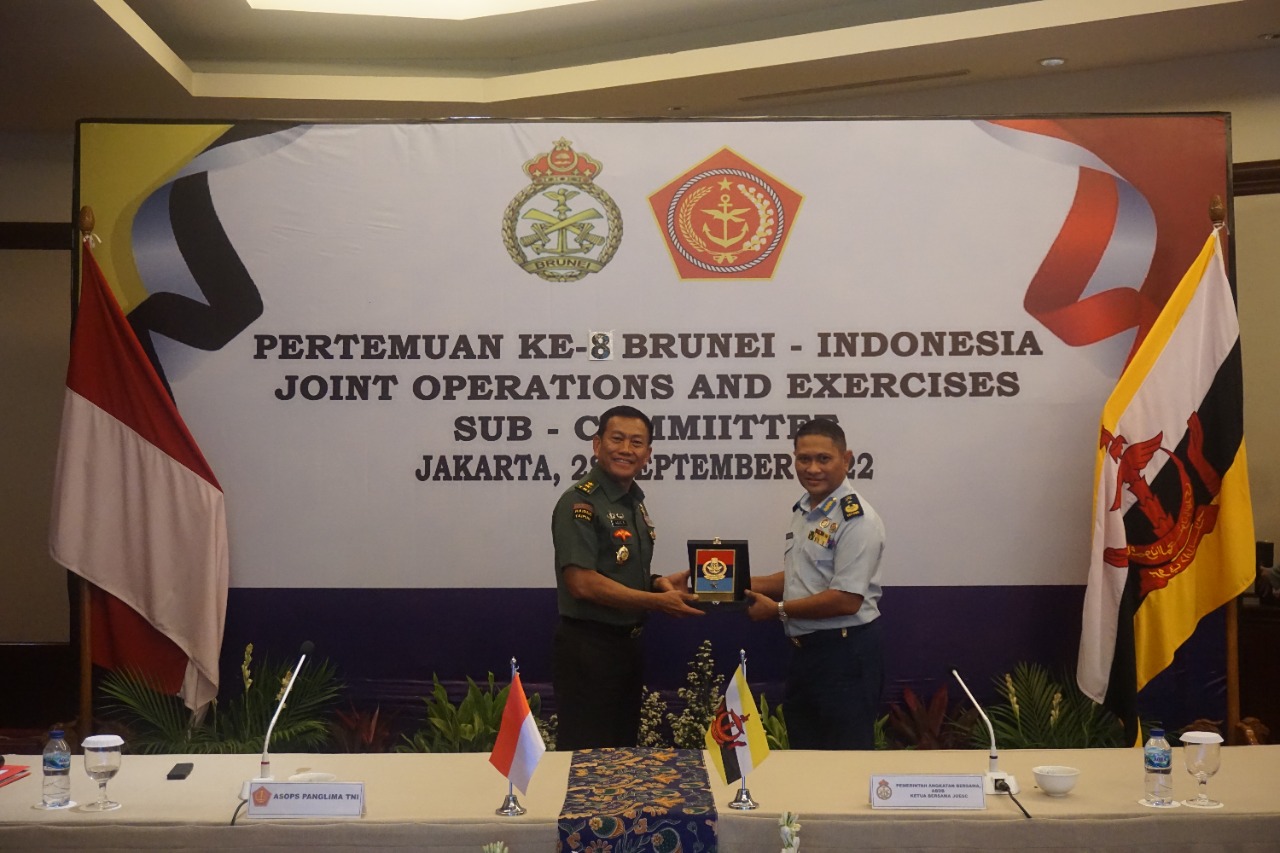 Pertemuan ke-8 Brunei Indonesia Joint Operations And Exercises Sub-Committee (Brunesia JOESC) tahun 2022 bertempat di Hotel Ritz Carlton