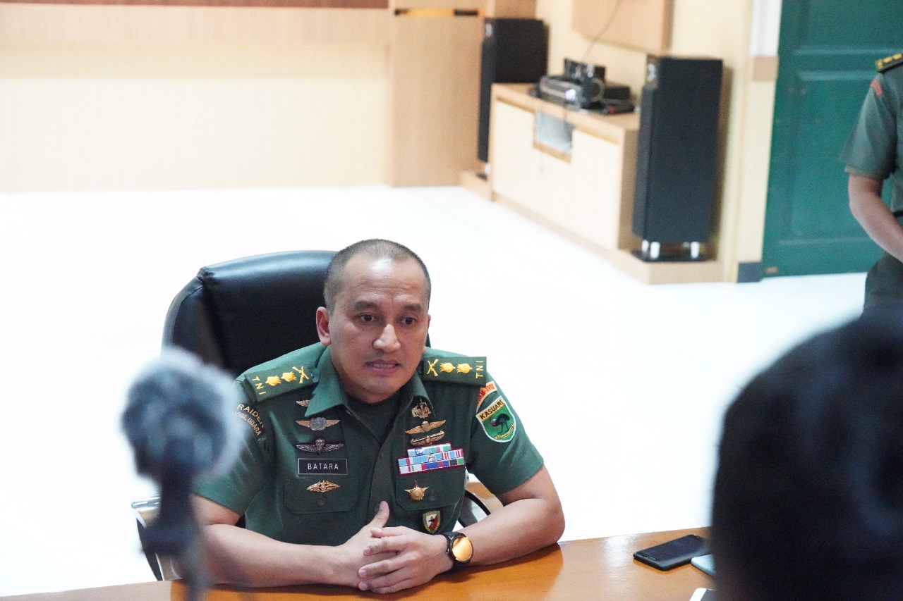 Kapendam XVIII/Kasuari, Letkol Inf Batara Alex Bulo, S.Hub.Int., dalam siaran persnya kepada media dan masyarakat Papua Barat