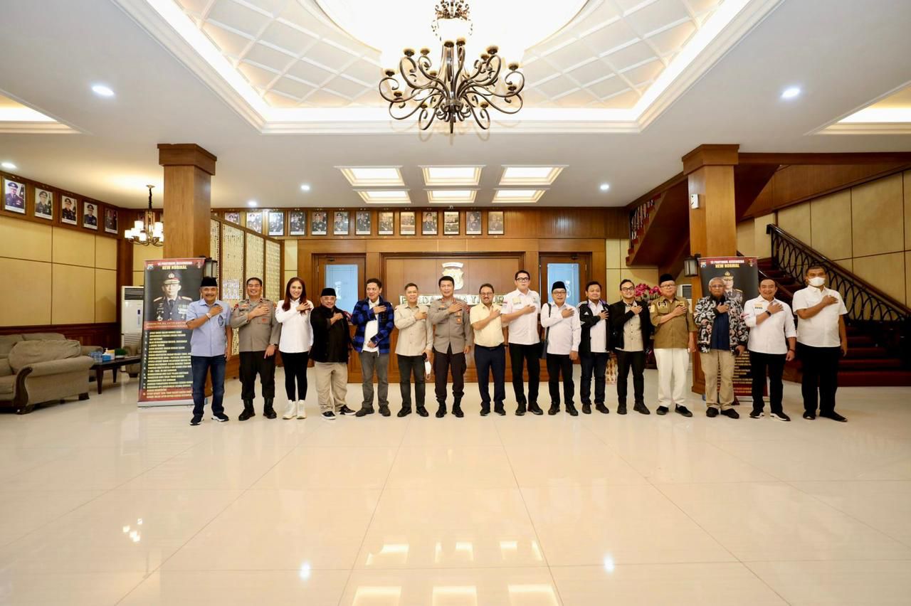 Wakil Ketua komisi III DPR RI, Adies Kadir dari fraksi Golkar saat melakukan rapat dengar pendapat saat kunjungan kerja spesifik