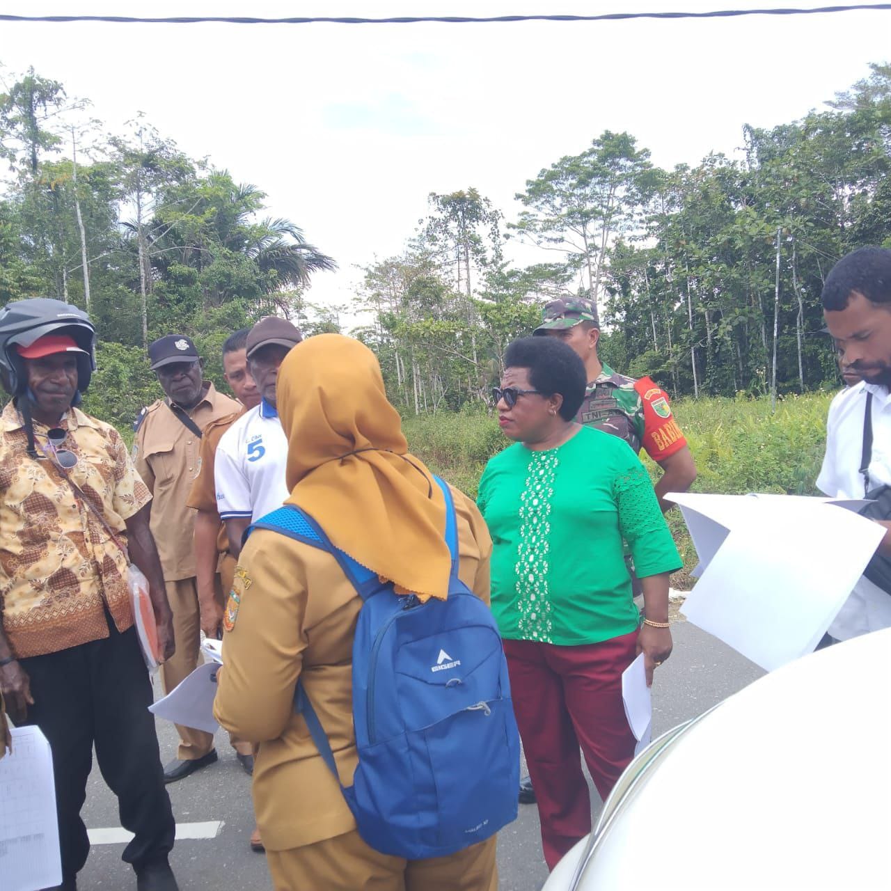 Babinsa Koramil 1710-03/Kuala Kencana laksanakan kegiatan pendampingan Dinas Pemberdayaan Masyarakat dan Kampung (DPMDK)