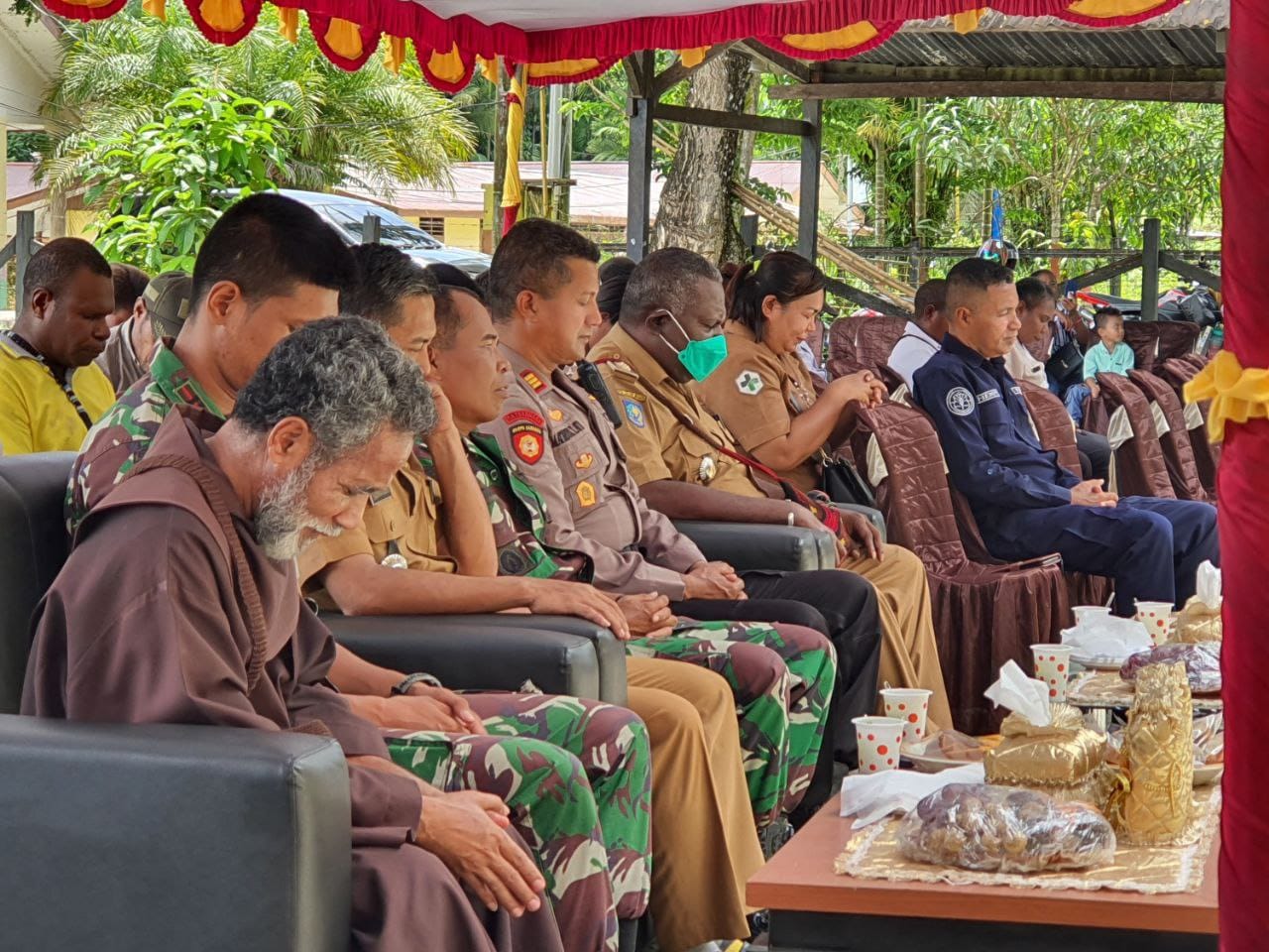 Danramil 1710-07/Mapurujaya, Kapten Inf H.A. Hutabarat turut mengikuti kegiatan doa syukur bersama dan tatap muka dengan masyarakat