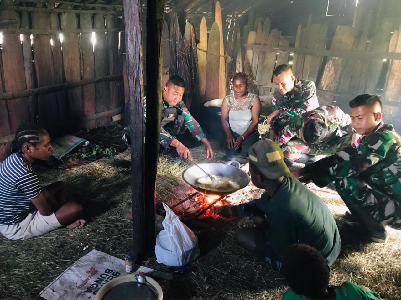 Satgas Yonif Raider 142/KJ kembali melaksanakan kegiatan yang menjadi atensi pimpinan Angkatan Darat sekaligus berbagi rezeki bersama warga