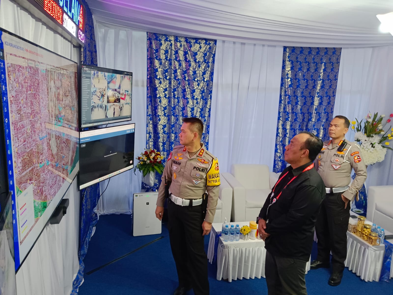 Kepala Korps Lalu Lintas (Kakorlantas) Polri Irjen Firman Shantyabudi mengatakan, aplikasi yang digunakan jajaran Korlantas ini memudahkan pergerakan anggota