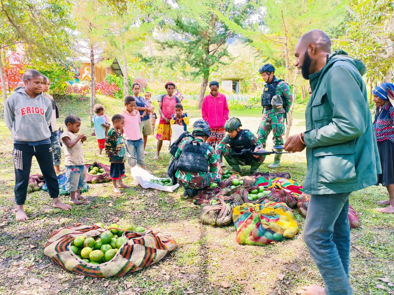 Satgas Yonif Raider 321/GT/13/1 Kostrad Pos Napua bergerak Blusukan menuju Distrik Asotipo, Kabupaten Jayawijaya, Papua