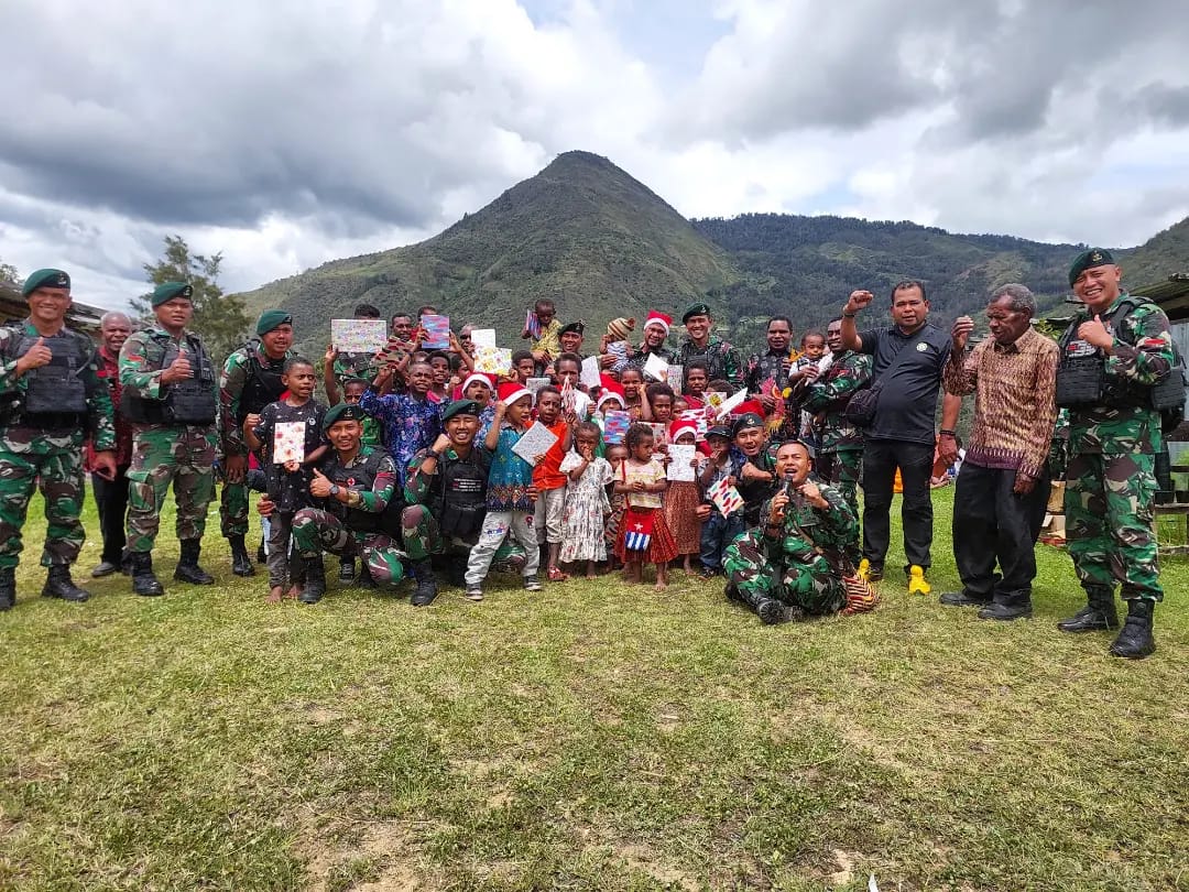 Satgas Yonif Mekanis 203/AK mengadakan kegiatan ibadah bersama masyarakat jemaat Gereja Baptis Wiyaware, bertempat di Distrik Pirime