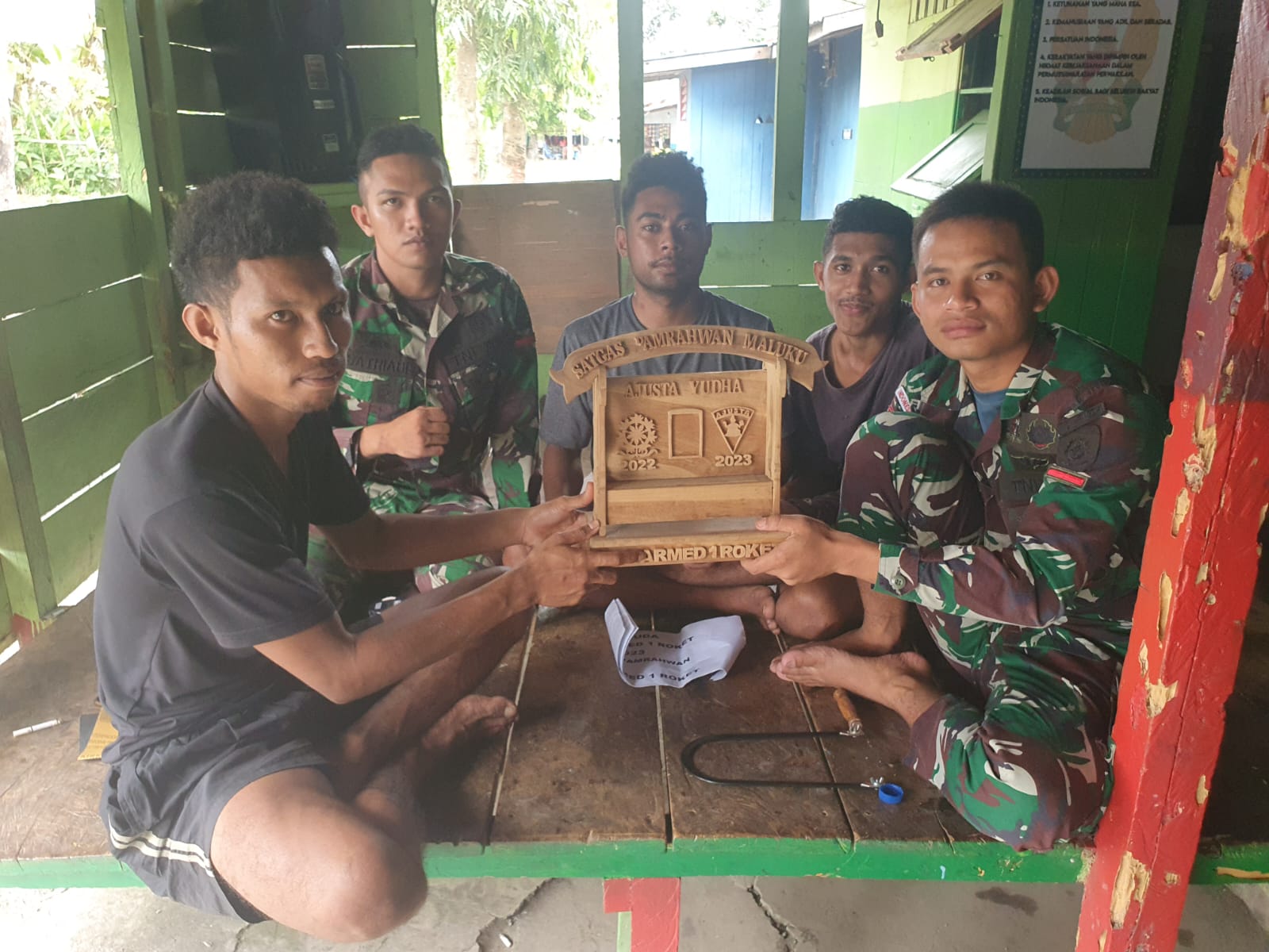 Dalam rangka meningkatkan perekonomian masyarakat desa binaan, Satgas Satuan Organik Yonarmed 1 Kostrad terus menunjukkan kepeduliannya