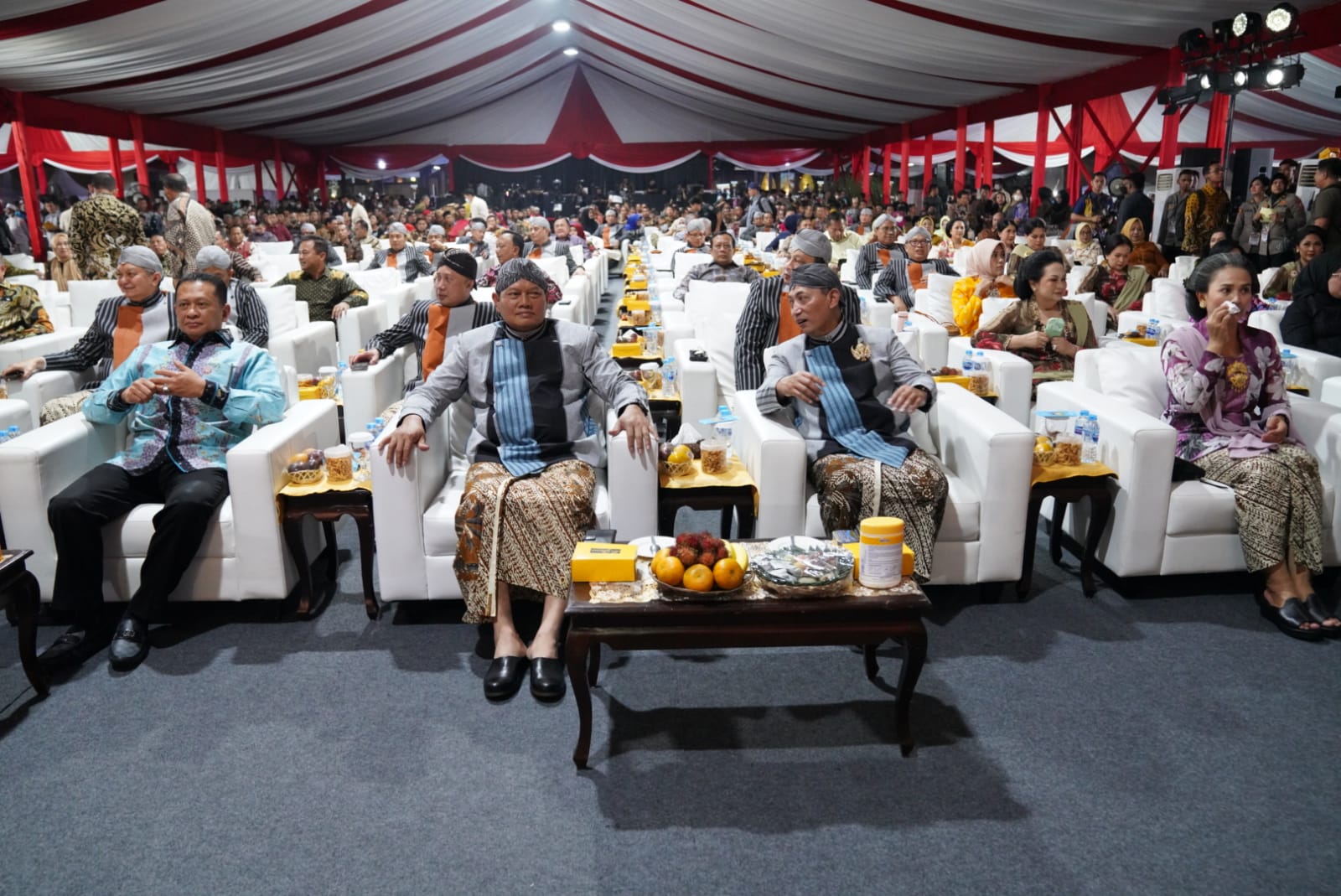 Panglima TNI Laksamana TNI Yudo Margono, S.E., M.M. menghadiri pagelaran wayang kulit dengan lakon “Wahyu Makutharama”