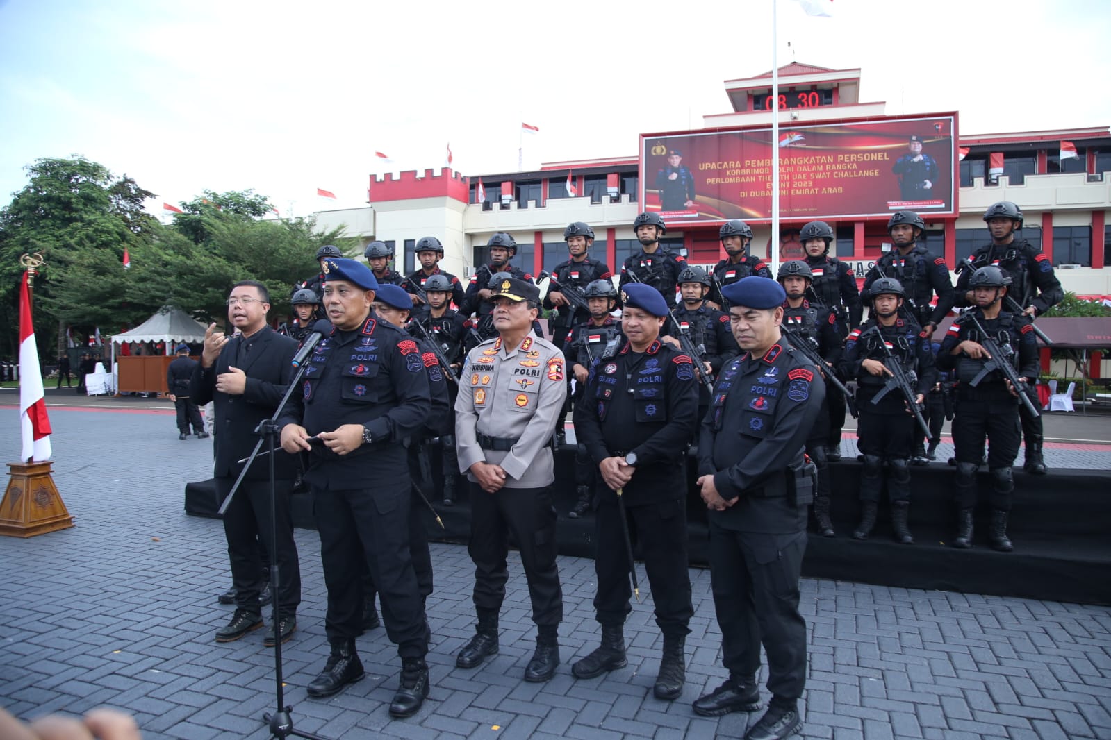 Polri mengirimkan personel Korps Brimob terbaiknya, untuk mengikuti kegiatan perlombaan UAE SWAT Challenge keempat di Al Raweyah, Dubai