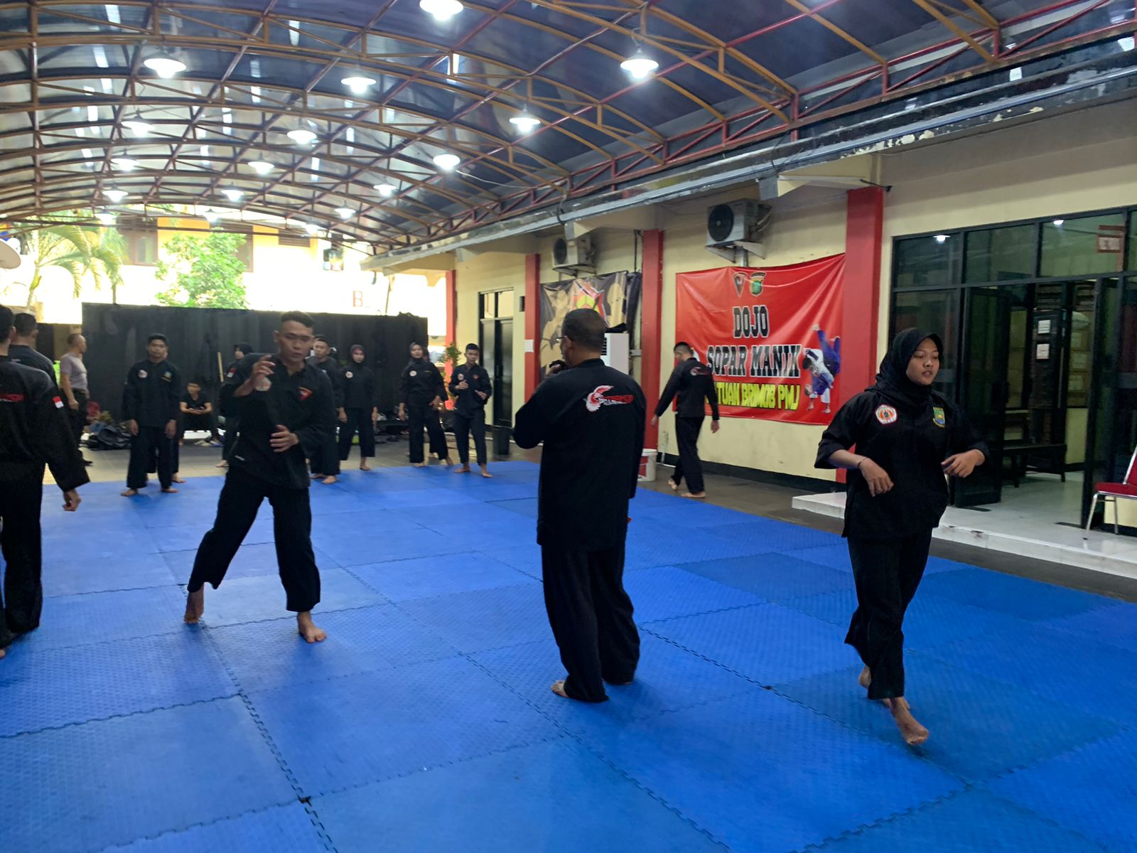 Dansatbrimob Polda Metro Jaya melakukan Training Center Atlet Pencak Silat dalam rangka mempersiapkan kejuaraan Kapolri Cup 2023