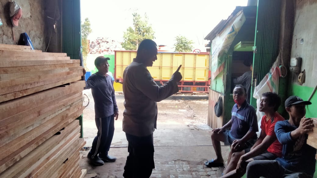 Aiptu Rochman sebagai Bhabinkamtibmas Polsek Kali Baru, Polres Pelabuhan Tanjung Priok juga turut menciptakan dan menjaga keharmonisan