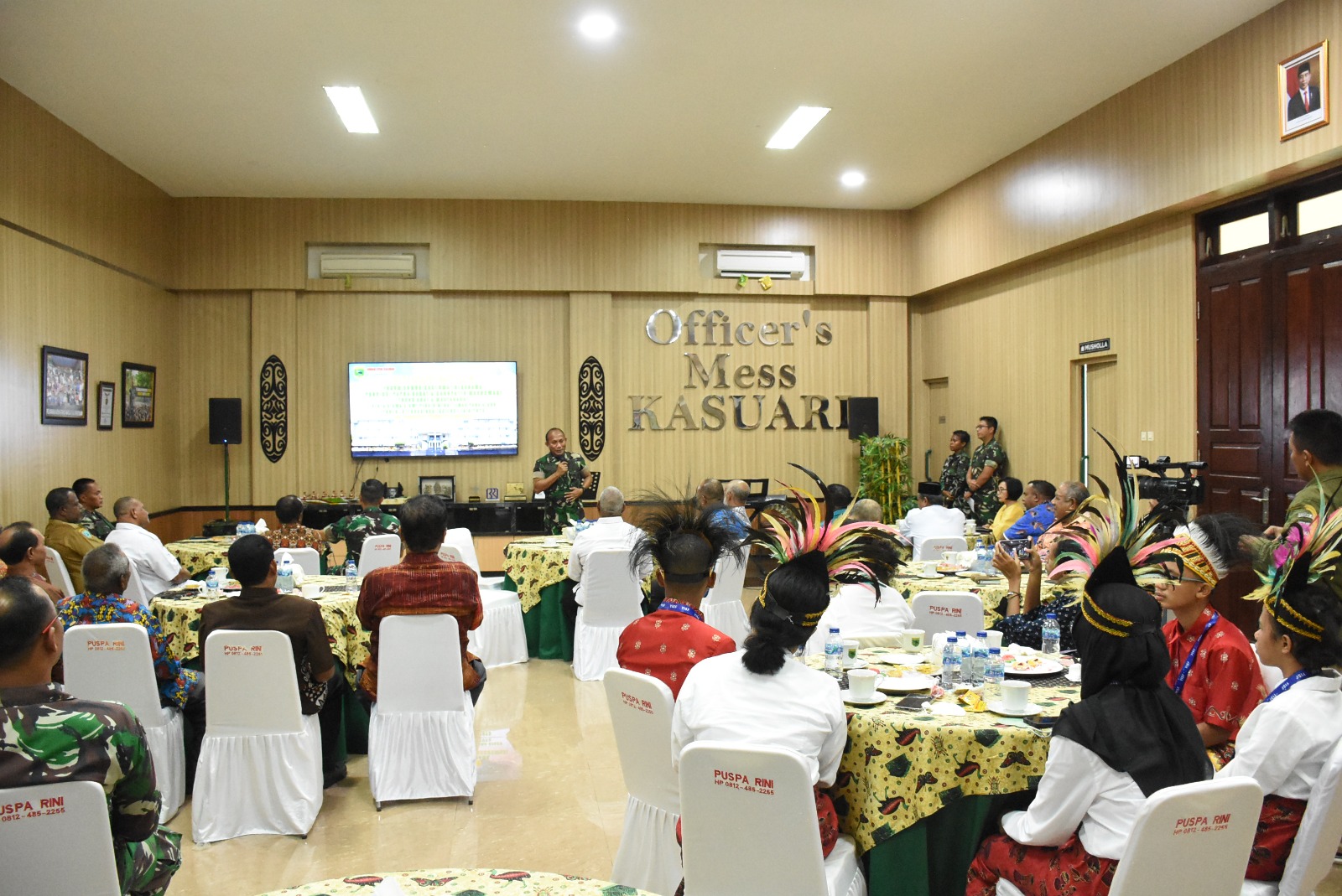 Pangdam XVIII/Kasuari, Mayjen TNI Gabriel Lema, S.Sos., lakukan pertemuan lintas tokoh dari tokoh agama, adat, masyarakat dan pelajar