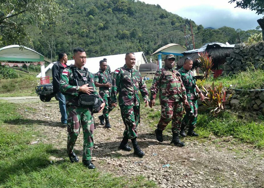 Satgas Yonif Raider 142/KJ pos Kanggime mendapatkan kunjungan Dandim 1702/Jayawijaya Letkol Cpn Atenius Murib