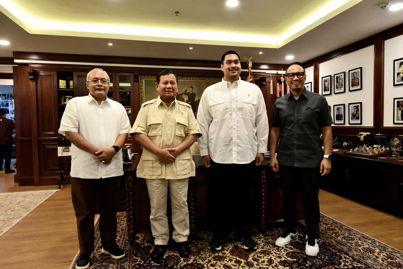 Menteri Pertahanan (Menhan) Prabowo Subianto menerima kunjungan Menteri Pemuda dan Olahraga (Menpora) Ario Bimo Nandito Ariotedjo
