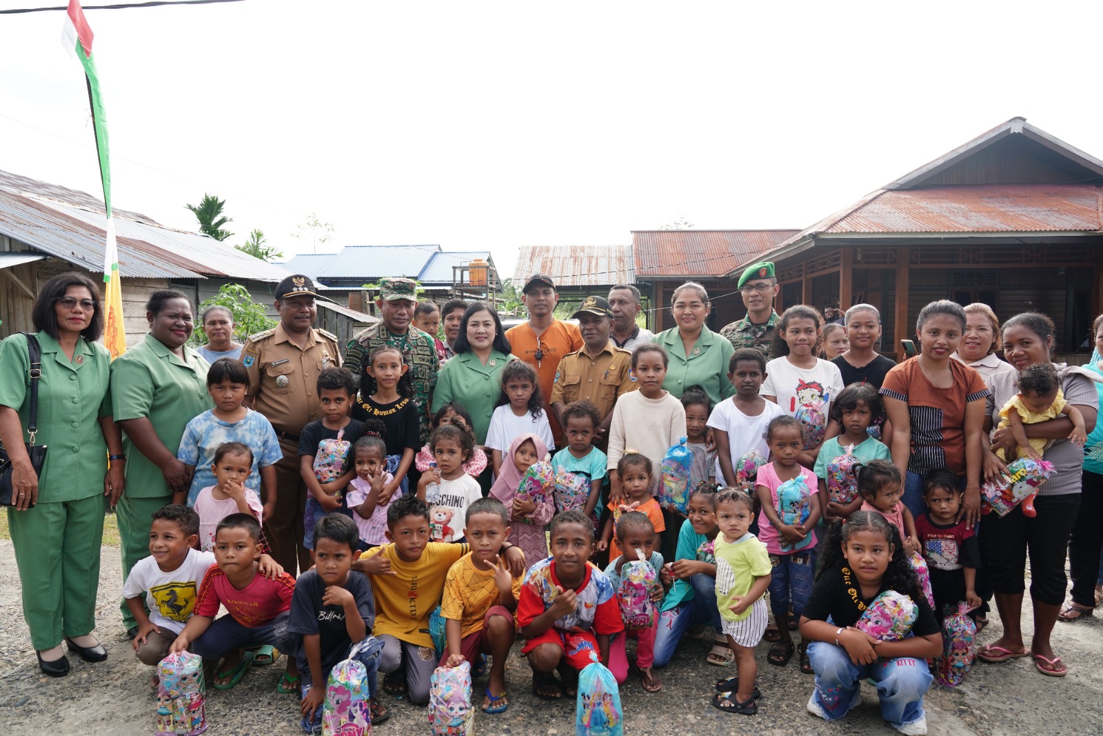 Kodam XVIII/Kasuari bersinergi bersama Satuan Kerja Khusus Pelaksana Kegiatan Usaha Hulu Minyak dan Gas Bumi (SKK Migas) menggelar Manunggal Air Bersih