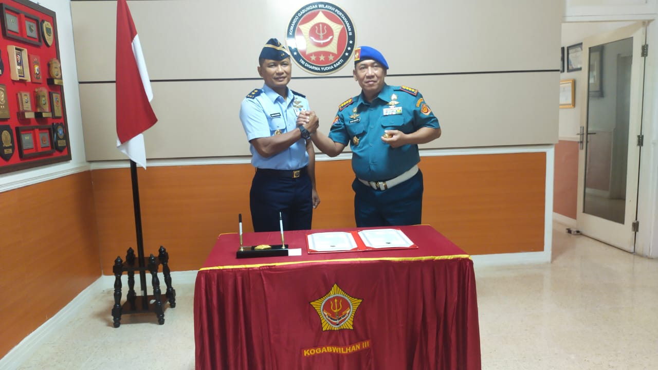 acara penyerahan jabatan Danpom Kogabwilhan III Kolonel Laut (PM) Drs. Hari Murti, M.Han, bertempat di Ruang Kantor Kogabwilhan III