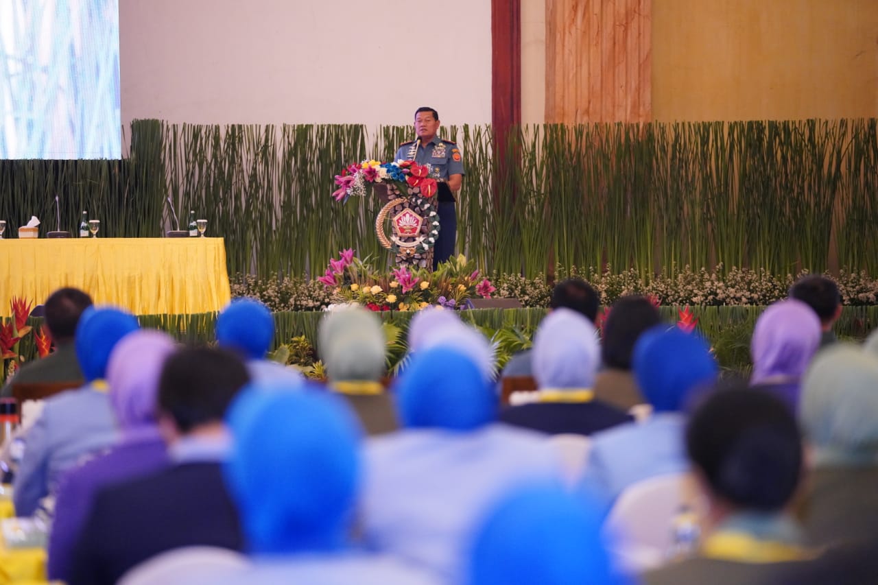 Panglima TNI Laksamana TNI Yudo Margono S.E., M.M., saat membuka Musyawarah Nasional (Munas) Dharma Pertiwi (DP) ke-14 Tahun 2023