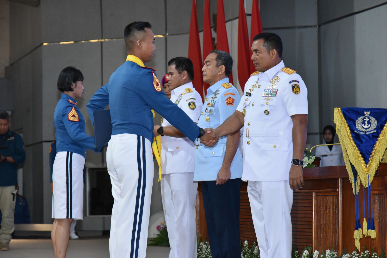 Kepala Staf Angkatan Laut (Kasal) Laksamana TNI Muhammad Ali, hari ini memimpin Upacara Penutupan Pendidikan (Tupdik) dan Wisuda Sarjana