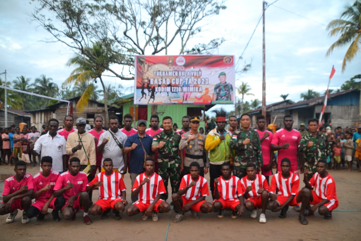 Komandan Kodim 1710/Mimika Letkol Inf Dedy Dwi Cahyadi secara resmi membuka Turnamen Bola Voly Kasad Cup Tahun Anggaran 2023