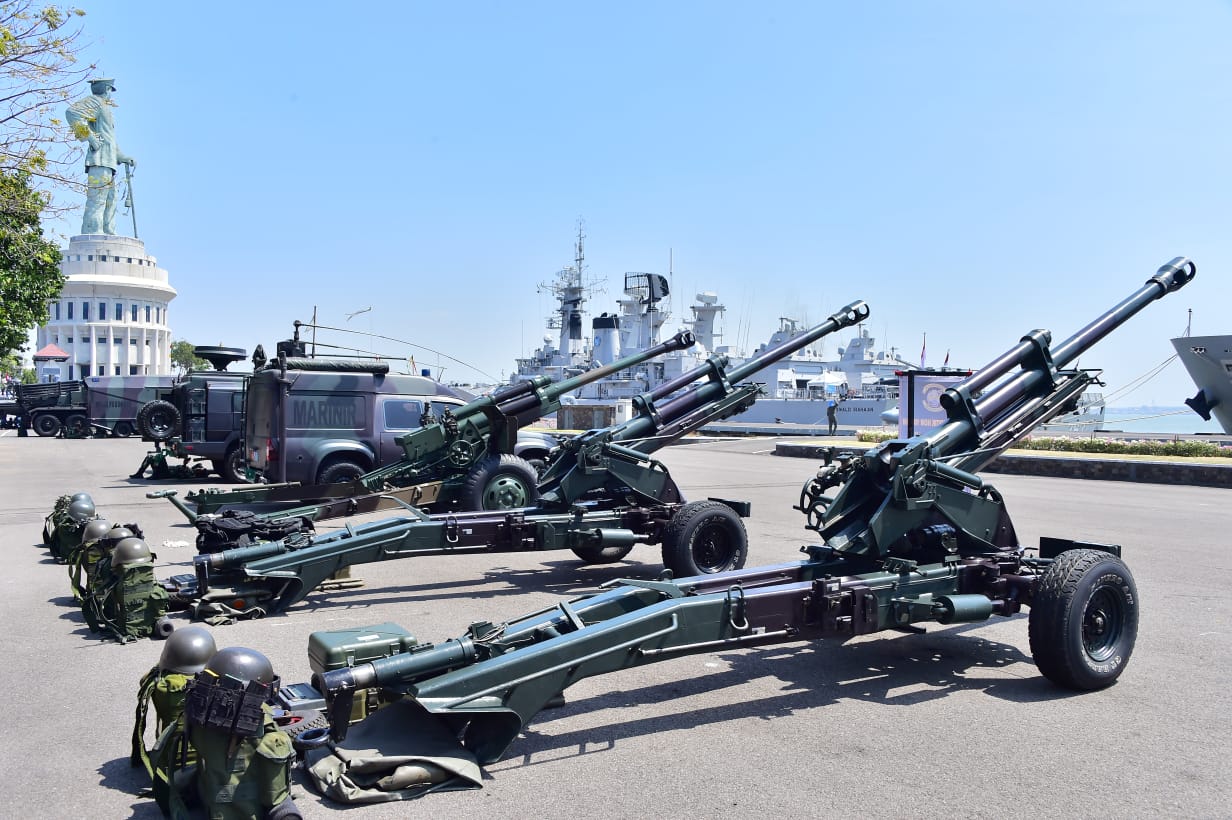 Pangkogab TNI II dalam Latihan Gabungan TNI Tahun 2023, saat memimpin Apel Gelar Pasukan, bertempat di Dermaga Madura Koarmada II