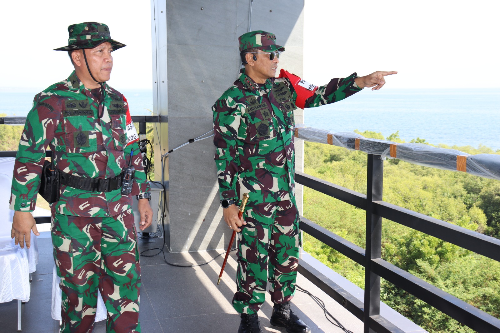 Pangkogab TNI II Marsdya TNI Andyawan Martono P., S.I.P., meninjau langsung beberapa Pos-Pos Tinjau yang akan digunakan VVIP