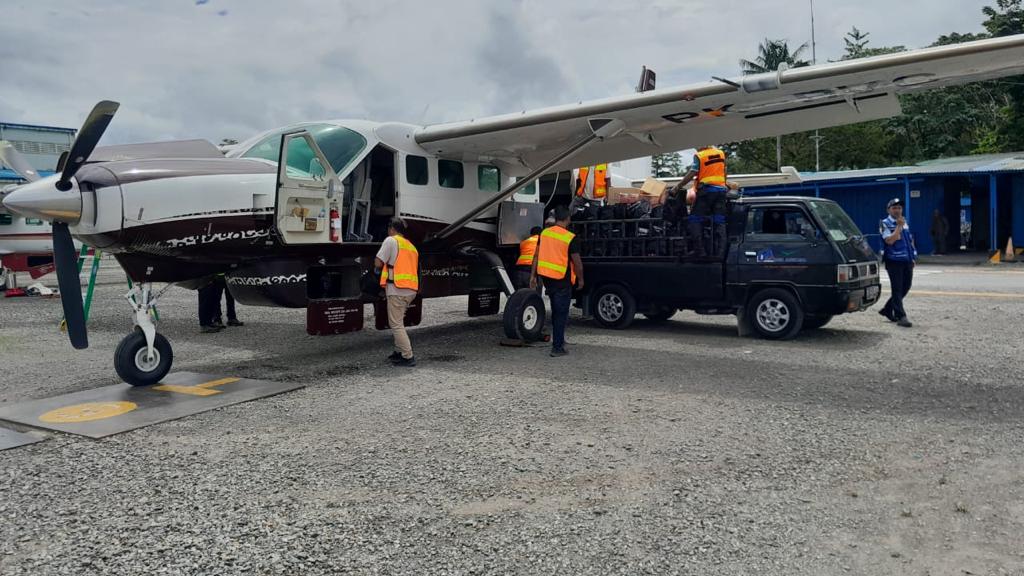 Pendistribusian Bansos untuk warga yang terdampak Gagal Panen di Distrik Agandugume dan Distrik Lambewi Kab. Puncak terus dilakukan