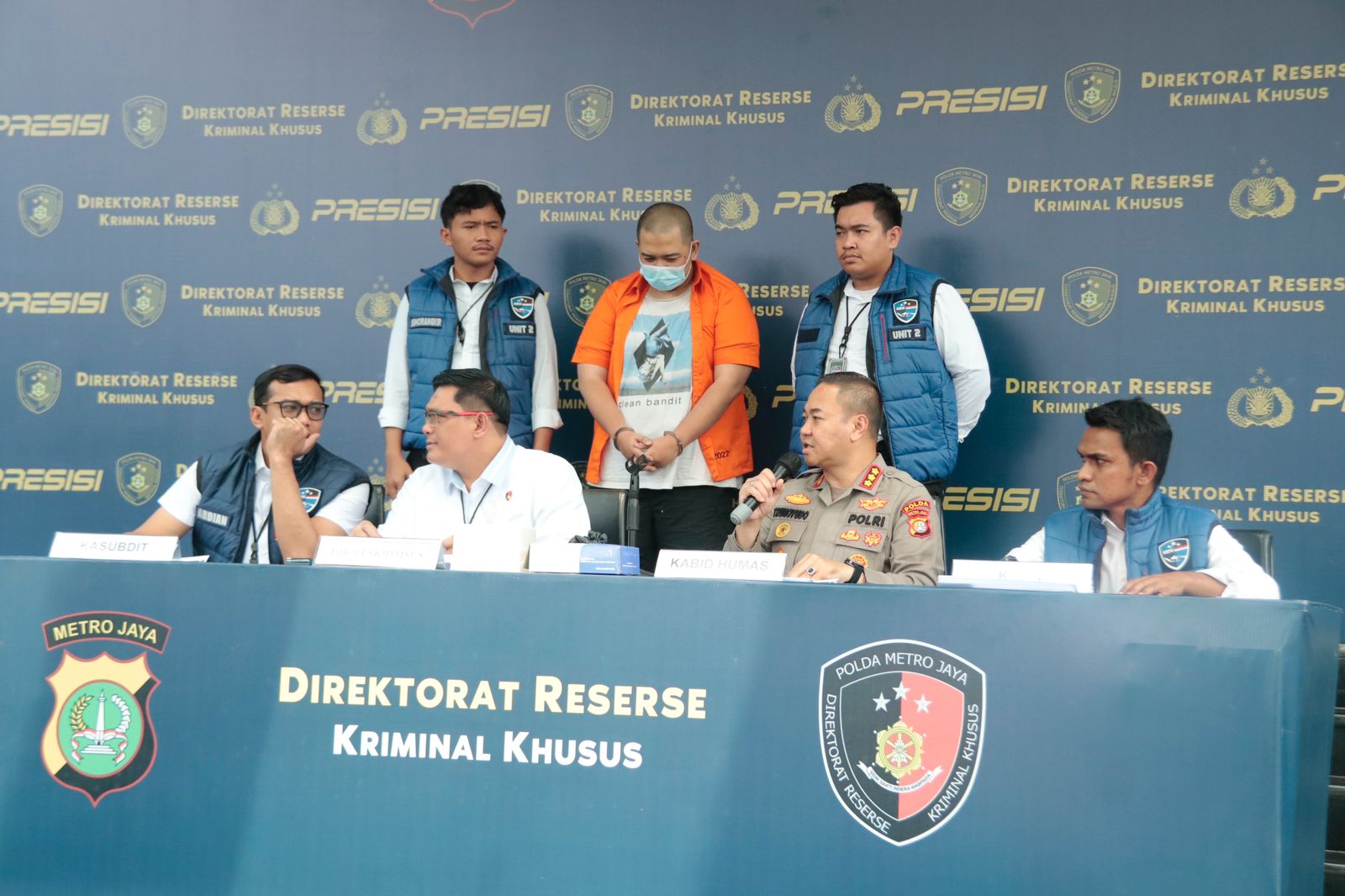 Subdit IV Tipid Siber Ditreskrimsus Polda Metro Jaya menangkap inisial MRGP (28), pada 8 Agustus 2023 di rumahnya jalan Tebet Barat Dalam