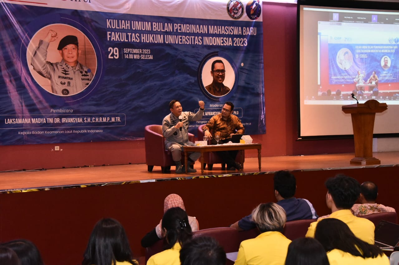 Kepala Bakamla RI Laksdya TNI Dr. Irvansyah, S.H., M.Tr.Opsla memberikan kuliah umum kepada 300 Mahasiswa Baru