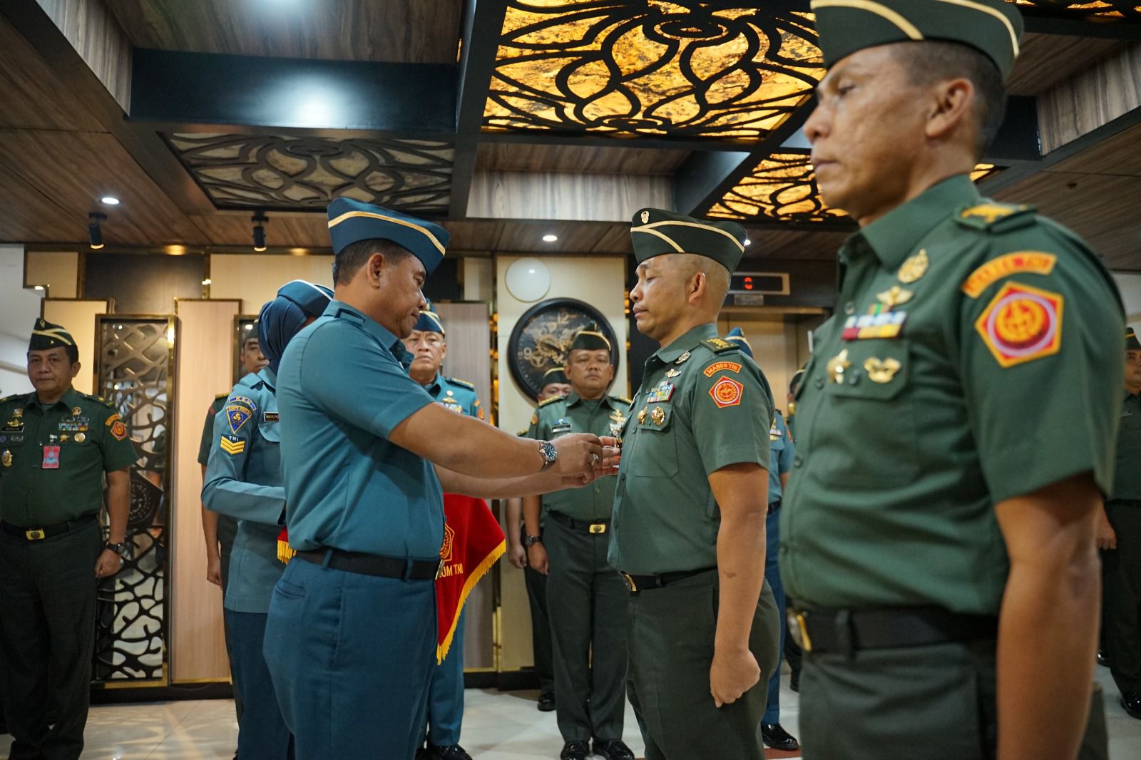 Asisten Kebijakan Strategis dan Perencanaan Umum (Asrenum) Panglima TNI, Laksamana Muda TNI Hery Puranto, S.E., M.M., memimpin serah terima jabatan