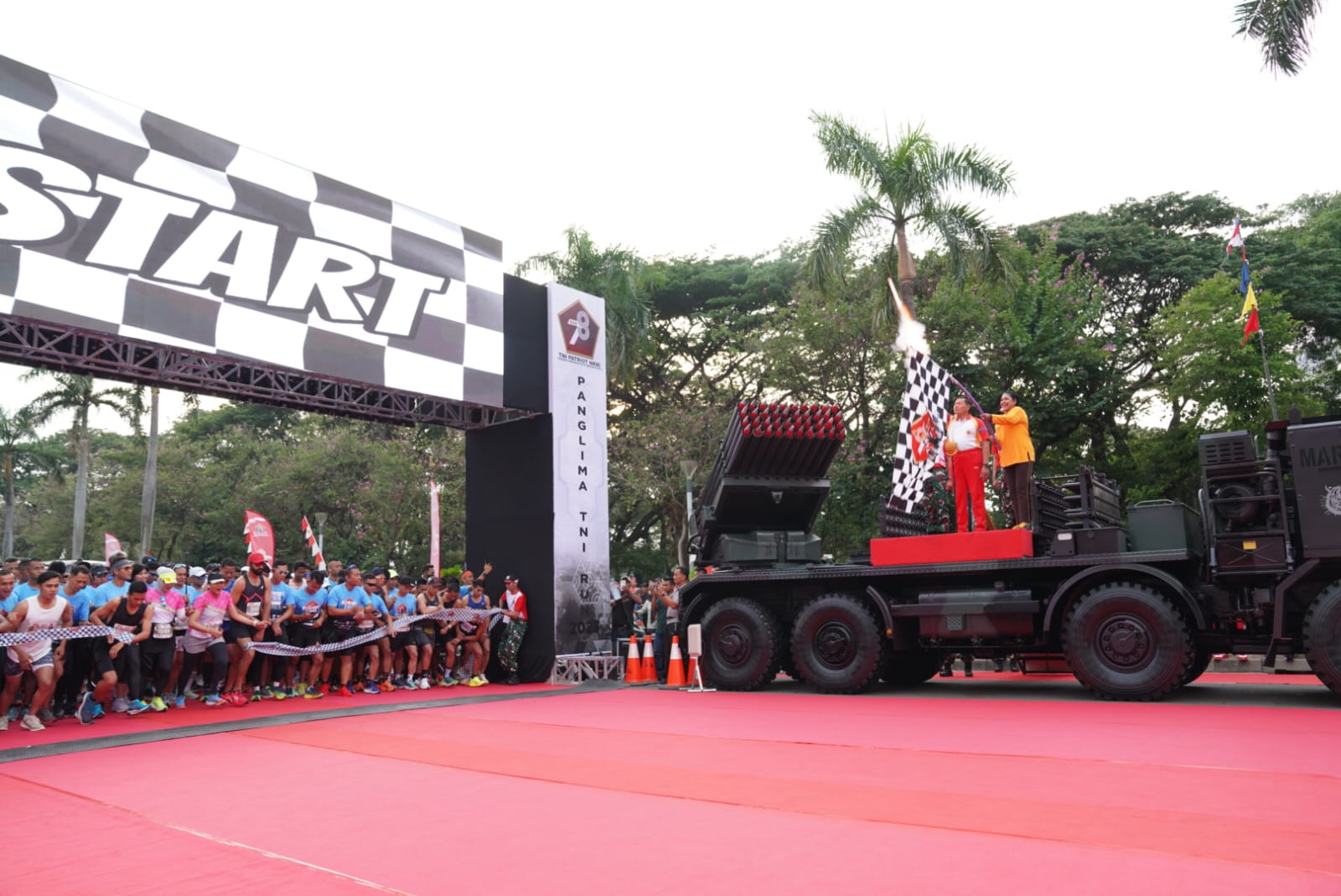 Panglima TNI Laksamana TNI Yudo Margono, S.E., M.M., membuka rangkaian acara dari pelataran silang Monas Jakarta