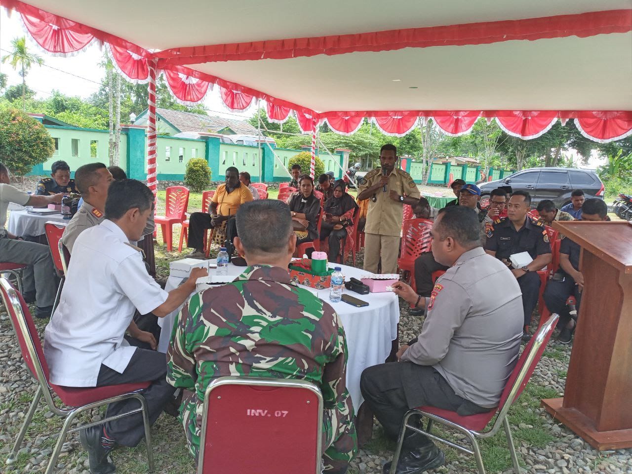 Koramil 07/Mapurujaya menyelenggarakan Komunikasi Sosial (Komsos), di Makoramil 07/Mapurujaya, Distrik Mimika Timur, Kab. Mimika