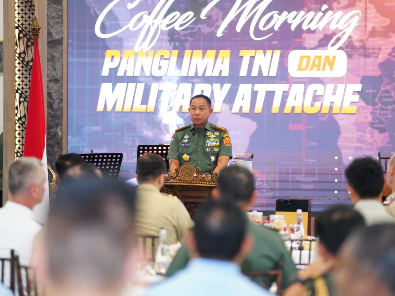 Panglima TNI Jenderal TNI Agus Subiyanto menyambut dengan hangat seluruh Atase Pertahanan dan Atase Matra pada acara Coffee Morning