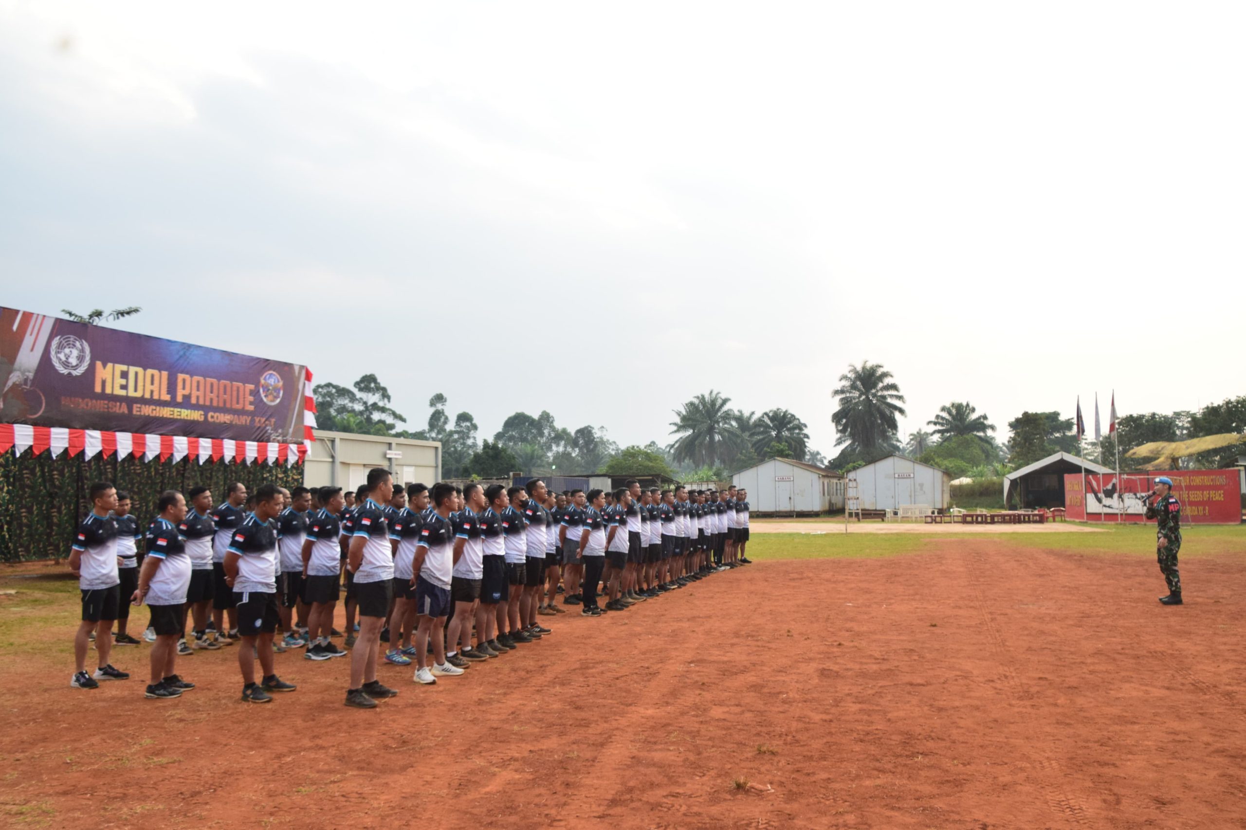 Personel Satgas Kizi TNI Kontingen Garuda XX-T Monusco menerima penyuluhan hukum dari Perwira POM Satgas, Letda CPM Ricky Aditya