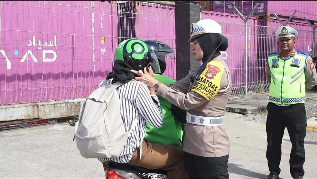 Kasat Lantas Polres Pelabuhan Tanjung Priok, AKP Martha Catur W. S.H., memimpin pelaksanaan Operasi Kepolisian Kewilayahan
