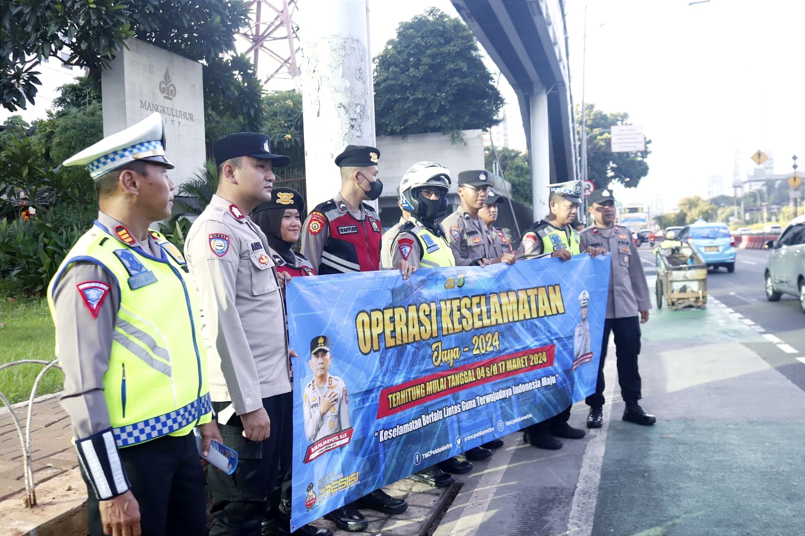 Polda Metro Jaya terus melakukan sosialisasi dan imbauan untuk meningkatkan kesadaran dan kepatuhan masyarakat terhadap aturan berlalu lintas