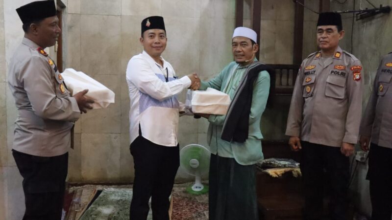 Tarawih keliling atau Sholat Tarawih bersama warga ini selain untuk memperbanyak amal ibadah, juga untuk mempererat tali silaturahmi
