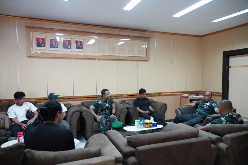 Bobon Santoso yang merupakan seorang YouTuber kelahiran Bali 1998, secara langsung menghadap ke Pangdam XVIII/Kasuari