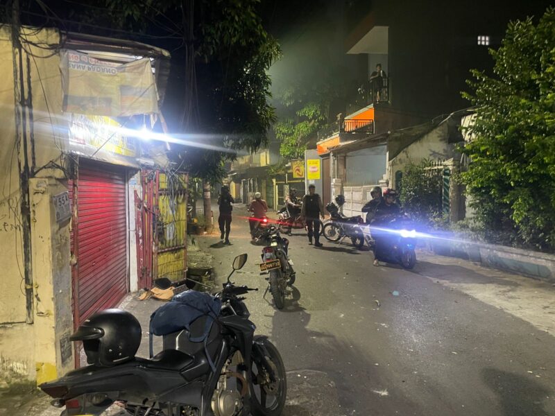Tim Patroli Perintis Presisi Polres Metro Jakarta Timur bergerak cepat membubarkan aksi tawuran yang terjadi di jalan BB 1 Cipinang Muara